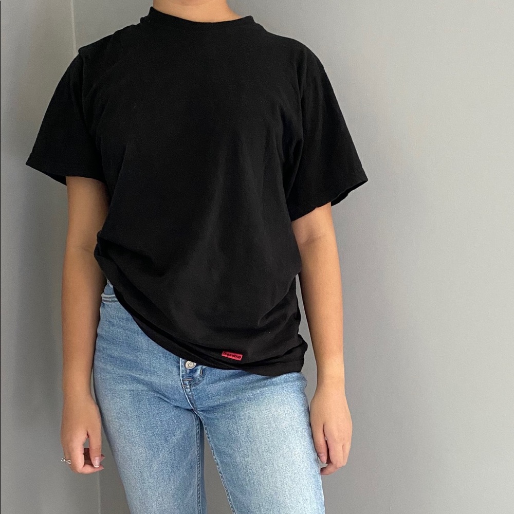 Model photo: supreme x Hanes